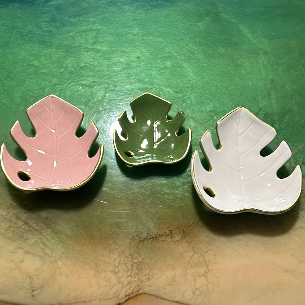 Vagabond - Goods
Monstera Ceramic Jewelry Set